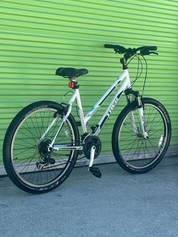 Trek 820 mountain bike