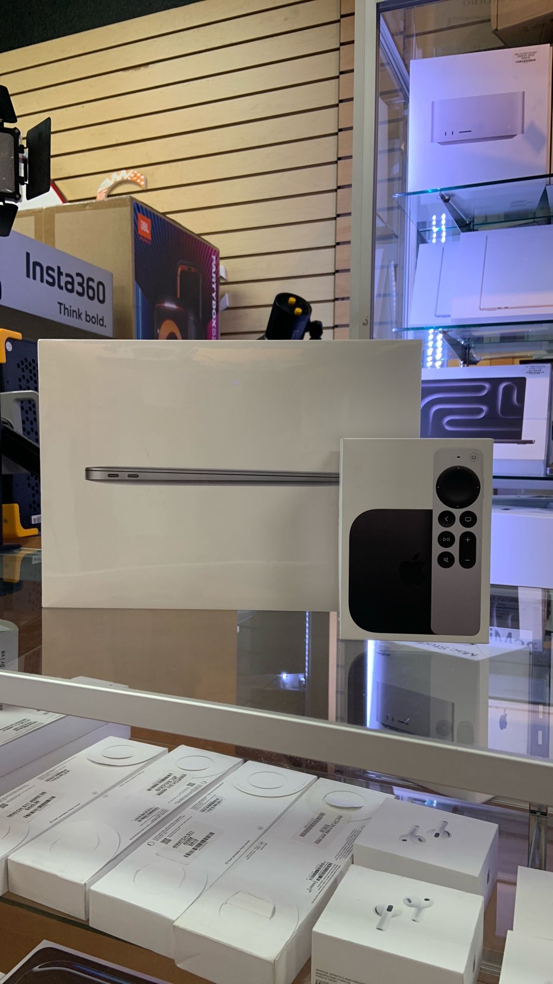 Apple 13” MacBook Air M1 256GB With Apple TV