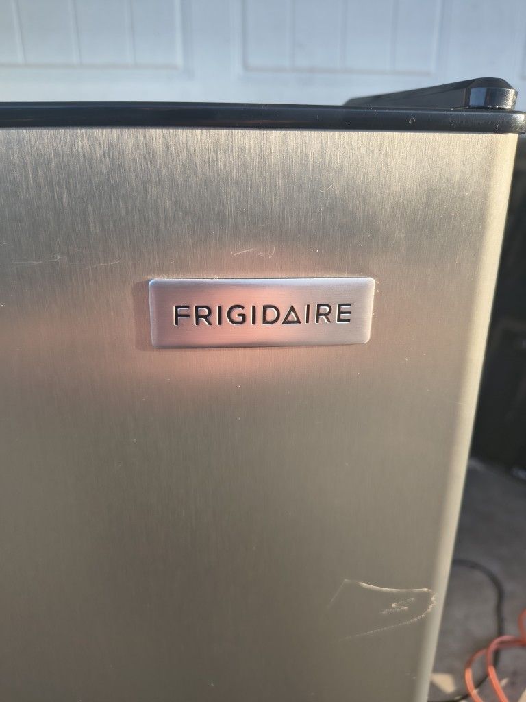 Frigidaire 7.5 Cubic ft Mini