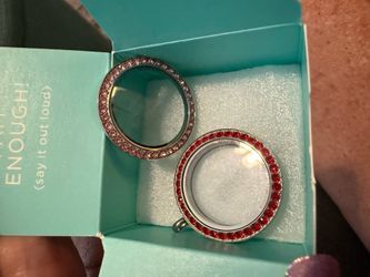 Large sparkle locket red and pink face change