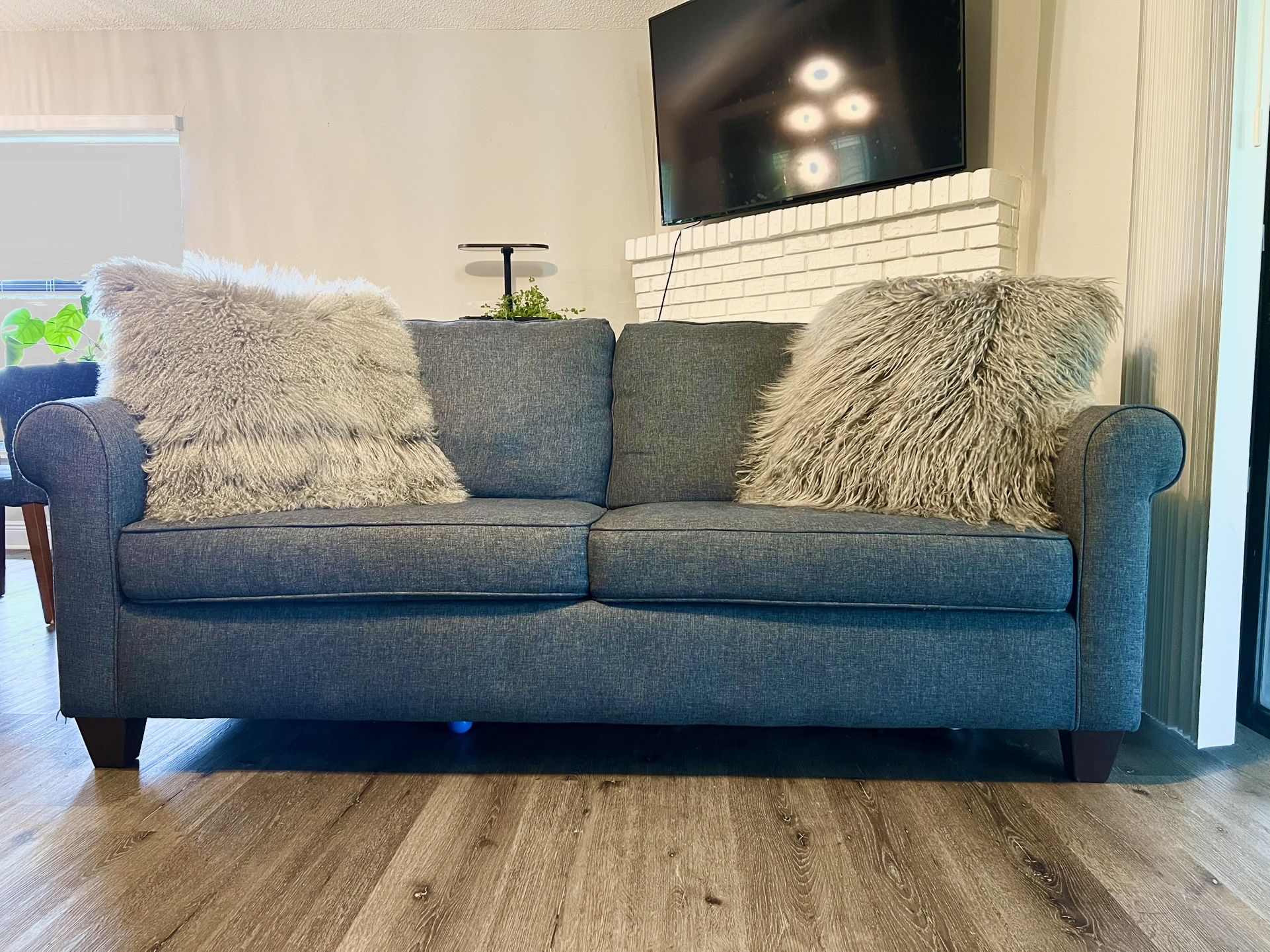 2 Sofas