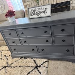 ✨✨BEAUTIFUL GRAY LONG 8 DRAWER DRESSER BY LIBERTY FURNITURE ✨✨