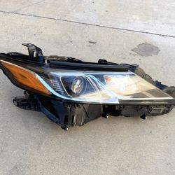 2018 - 2022 TOYOTA CAMRY CHROME HALOGEN RH PASSENGER SIDE HEADLIGHT OEM