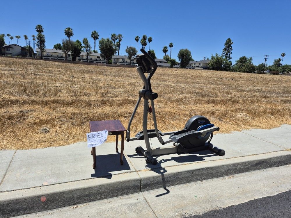 Free elliptical End table