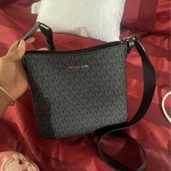 Michael Kors Pocketbook & Hats