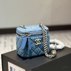 Blue versatile crossbody handbag
