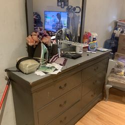 6 Drawer Vanity Dresser