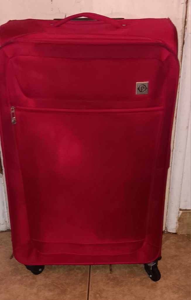 Protege 20" Vapor Lightweight Rolling Suitcase, Red