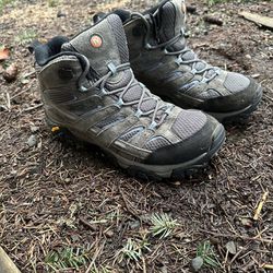 Women’s Size 11 Hiking Boots