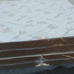 Brand New King Size Pillowtop Mattress Included Box Spring Free Delivery 
