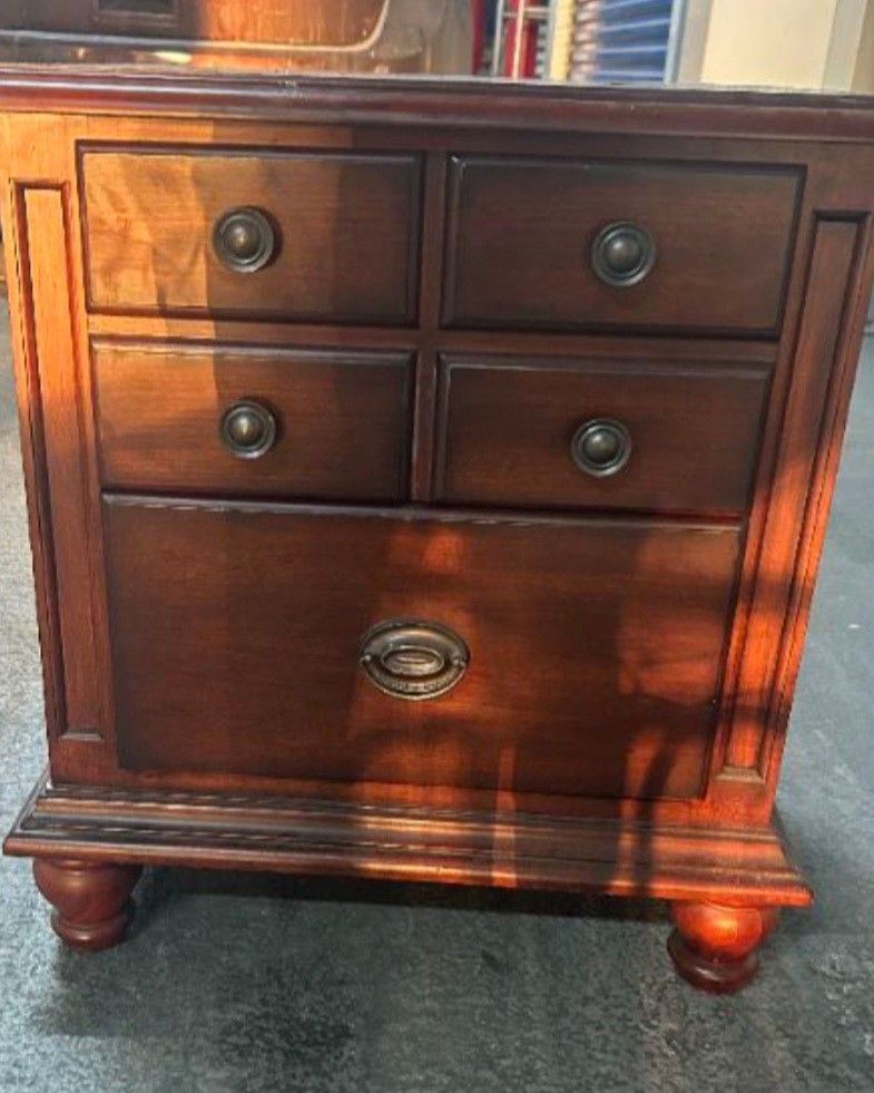 Full Queen Dize Cherrywood Bedroom Set