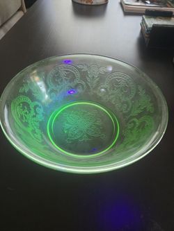 Vintage uranium glass bowl
