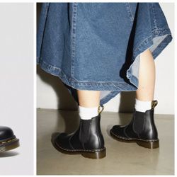 Like New Doc Martens Chelsea boots