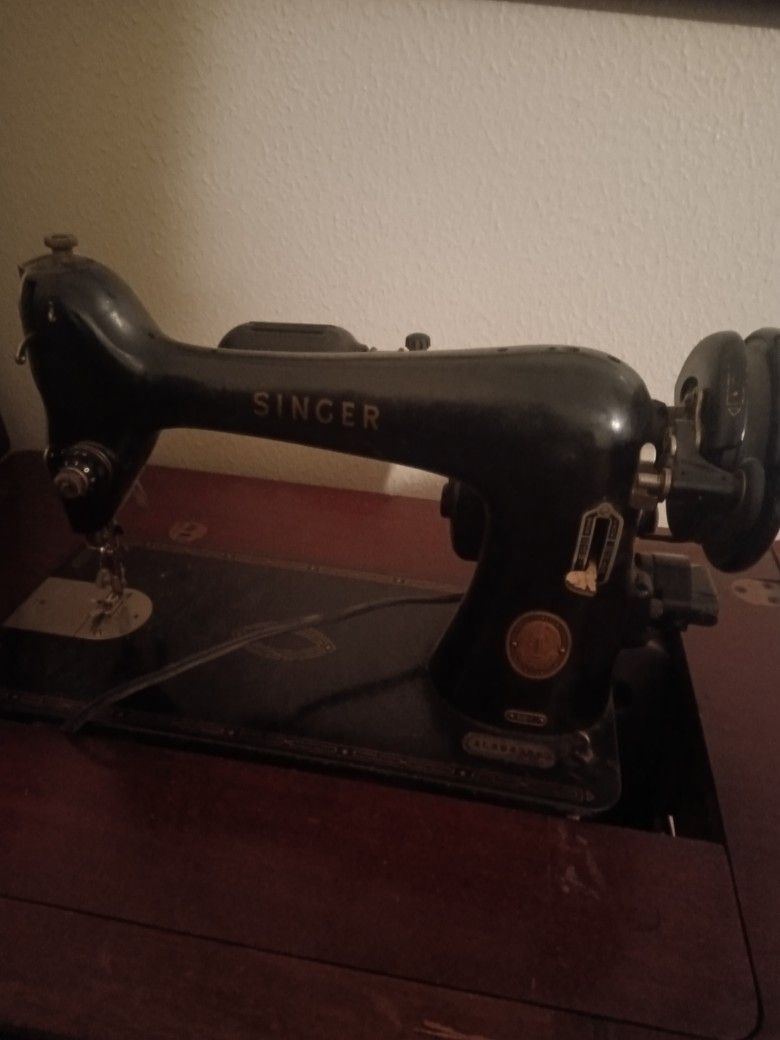 Singer Sewing Machine Vintage 1914 Gold Filigree