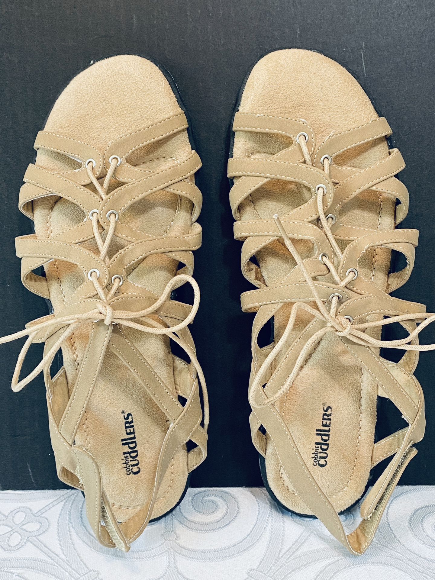 NEW Sandals Cobbie Cuddlers Glenda Ghillie Lace-Up 9.5W Tan Velcro Back Closure