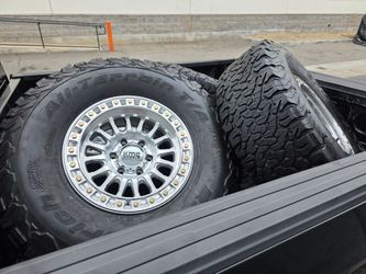 17" KMC w/ 37" BfGoodrich