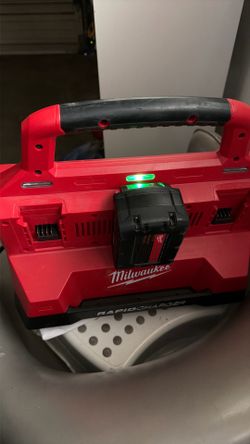 Milwaukee rapid charge packed six bay