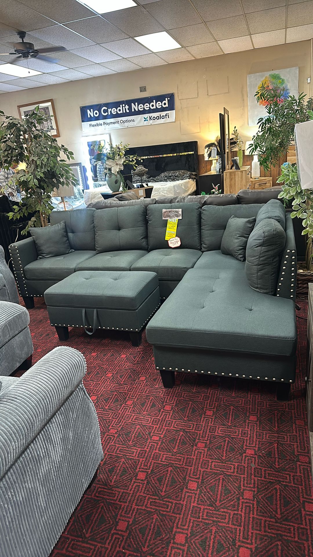 🚨🚨Gray Sectional With Storage Ottoman, Chaise And Throw Pillows