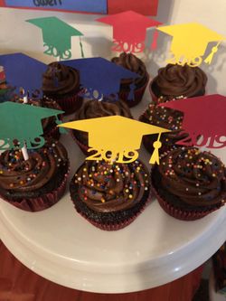 Customized graduation cupcake toppers