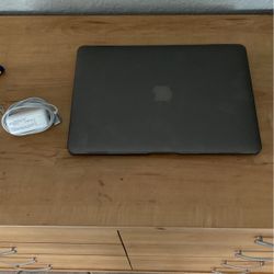 MacBook Air 2017 In Great Condition 