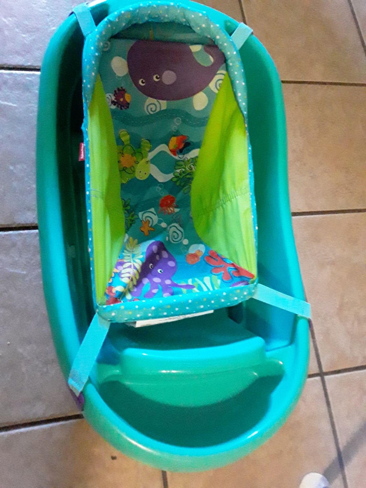 Carriola. Porta bebé. Bañera . Silla para comer ..