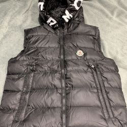 Moncler Montreuil Vest Sizes 1,2,3,4,5, for Sale in Chelsea, MA