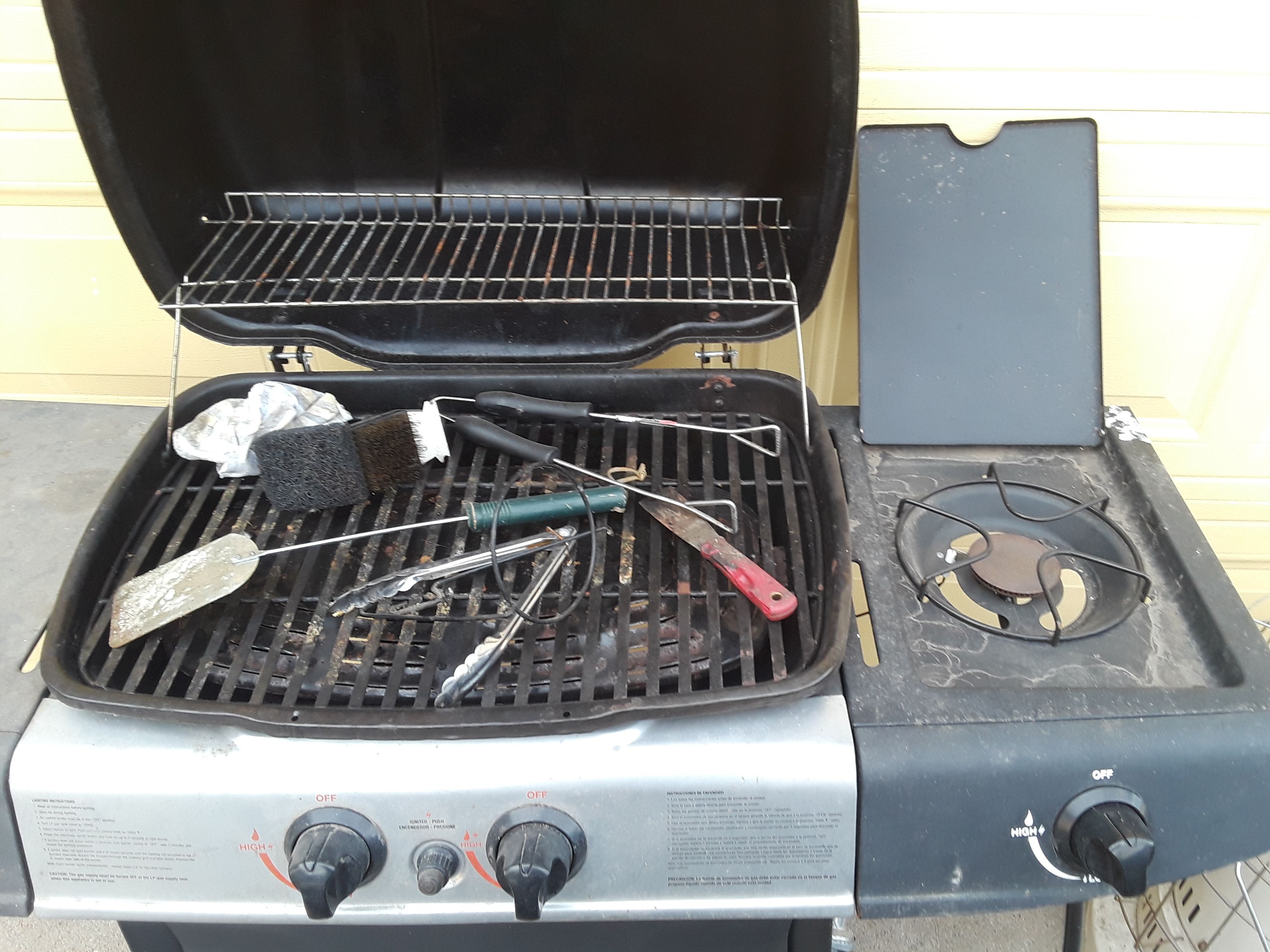 Propane gas grill