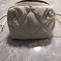 Vera Bradley Puffer Bag adjustable strap like New 9 inches X  6 inche