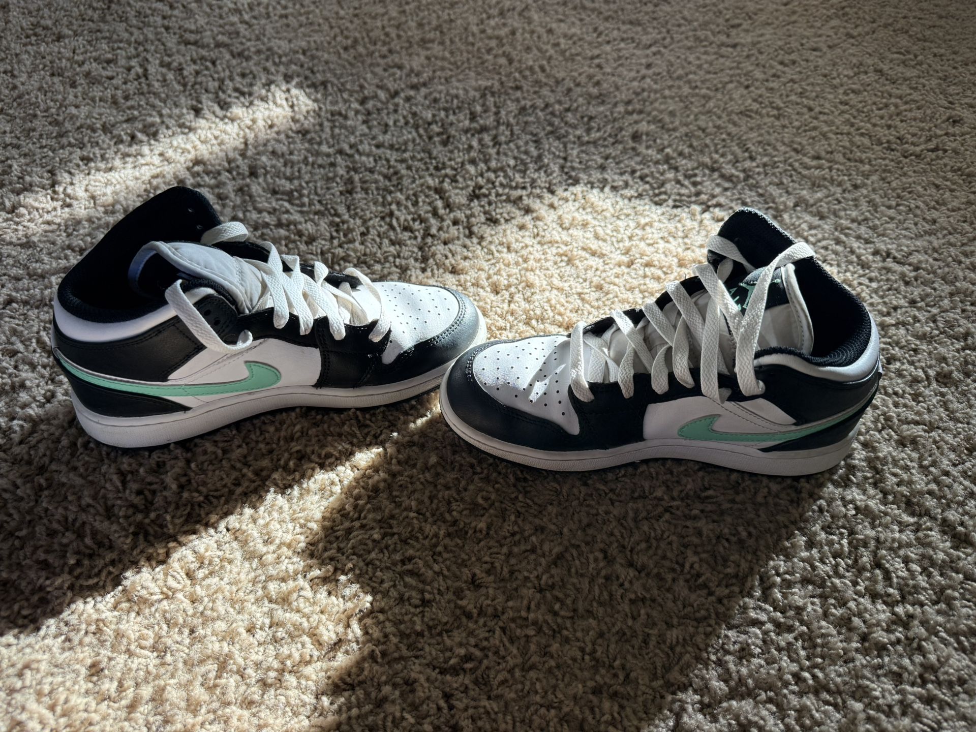 Air Jordan 1 Mid OG GS Shoes Women Size 6 / 4.5Y Green Glow DQ8423-103