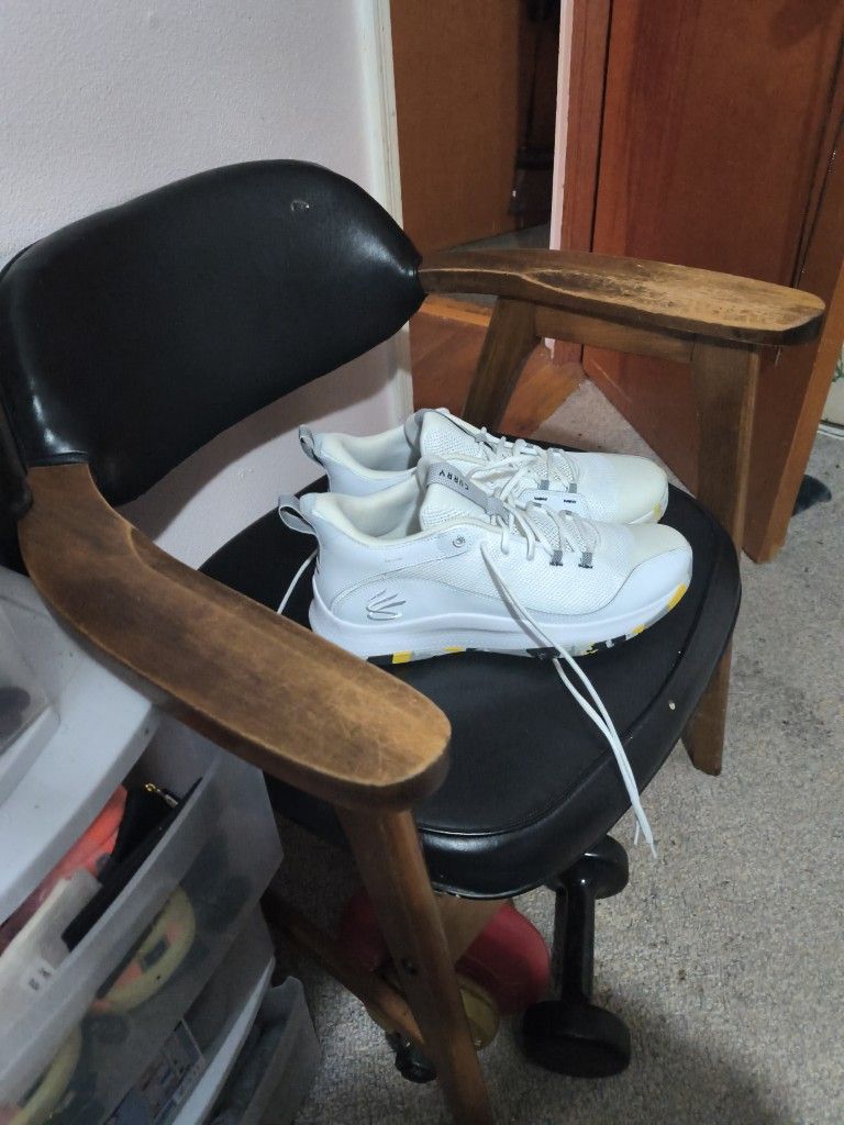 Team Steph Curry Only Been Worn Once Size 13