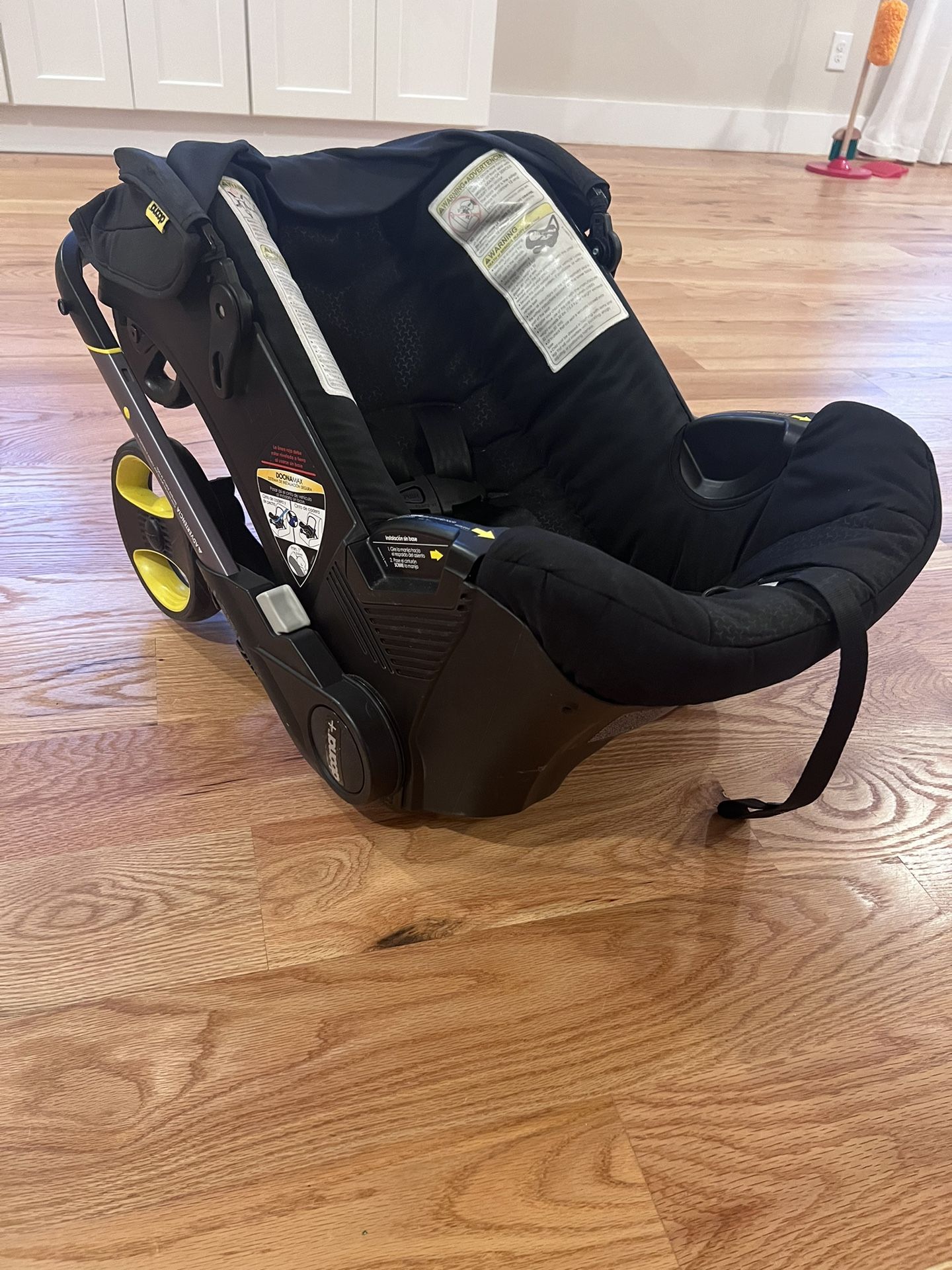 Doona Car Seat Stroller Combo (travel bag included)