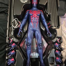 Hot Toys 2099 Spiderman Suit