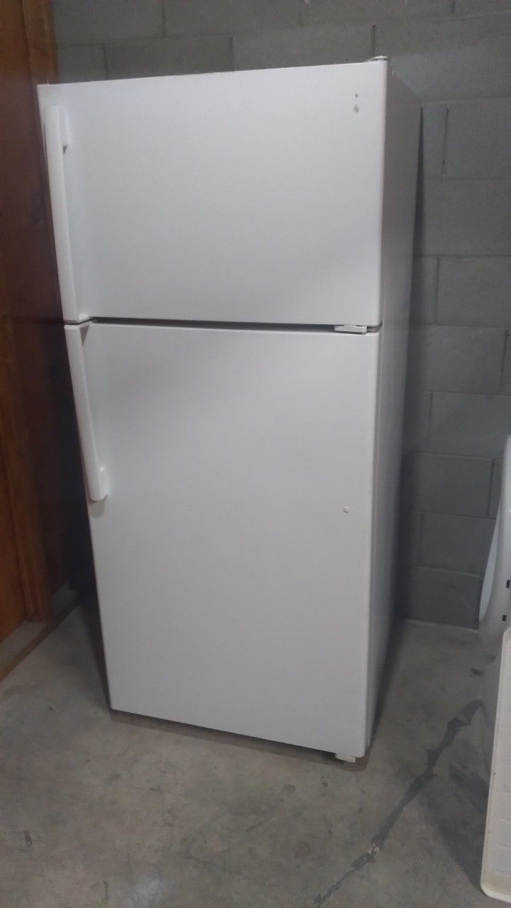 G.E Refridgerator For Sale With Delivery And Installation 