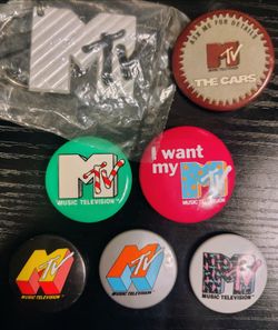 Retro 1980s MTV Pinback Button & Keychain Lot - 7pc Music Memorabilia