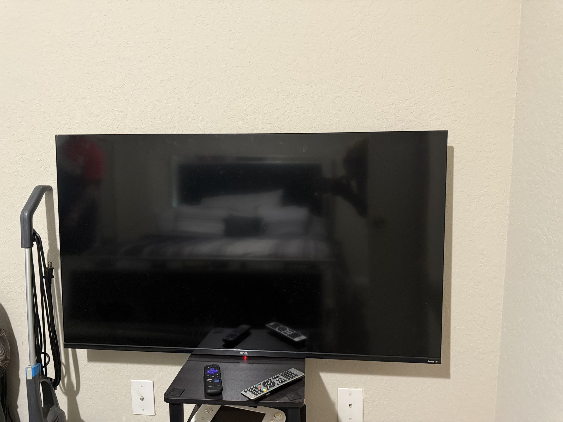 55” ROKU FLATSCREEN TV