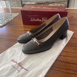SALVATORE FERRAGAMO Ladies Shoes Made In Italy Size 9 
