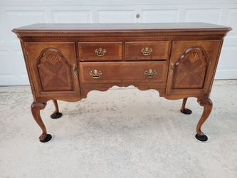 Vintage Sideboad / China Cabinet