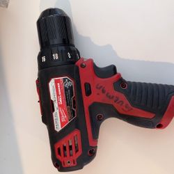 Milwaukee. DRILL/DRIVER