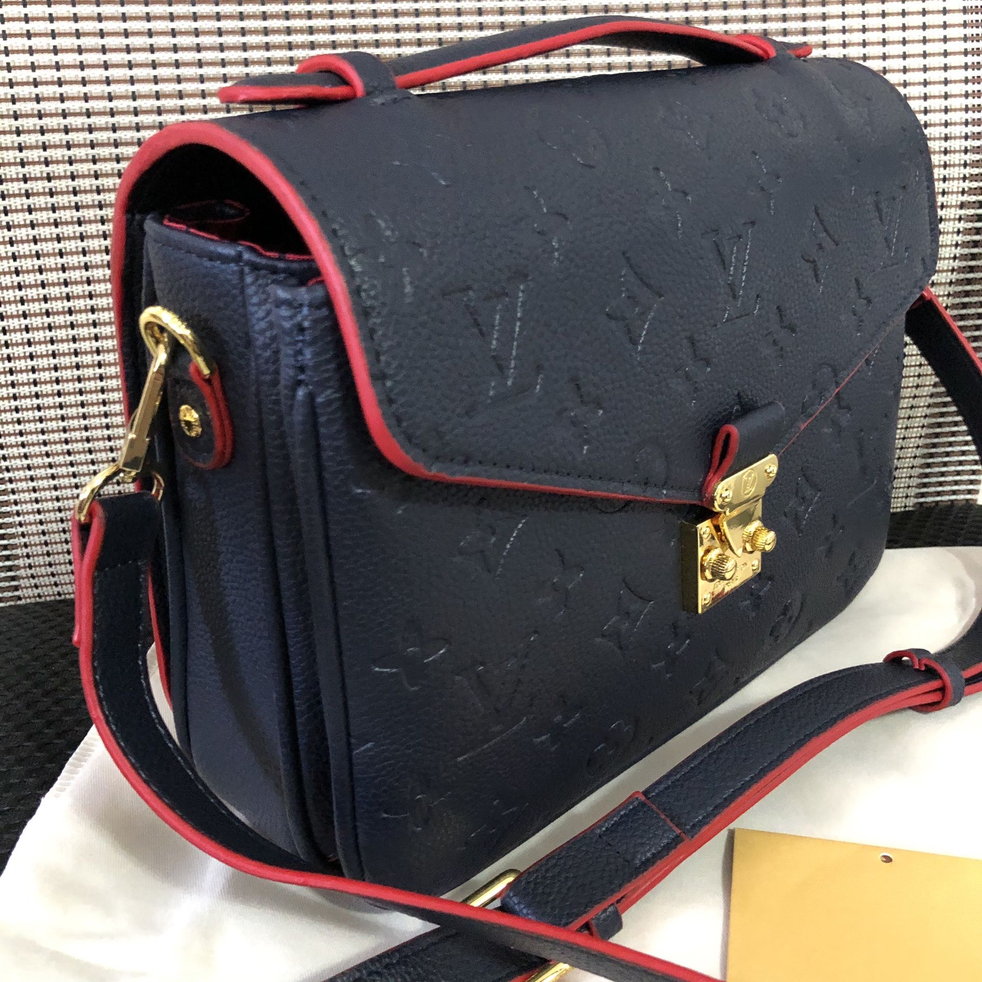 Louis Vuitton Buckle Messenger Bags for Women