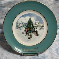 Vintage Avon Christmas Plate “Trimming the Tree” 1978