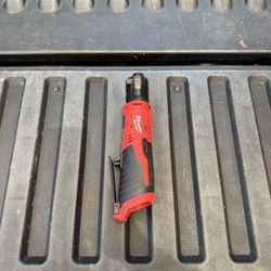 NEW Milwaukee M12 12V Lithium-Ion Cordless 3/8 in. Ratchet (Tool-Only)