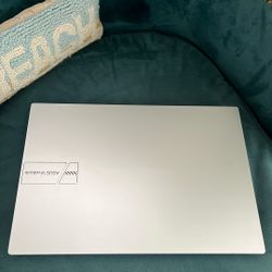 ASUS Vivobook 15 7000 series