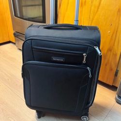 LOW PRICE MOVING- SAMSONITE SPINNER CARRY ON LUGGAGE