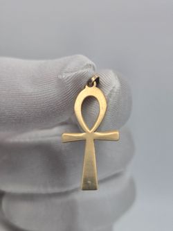 10 k cross pendant