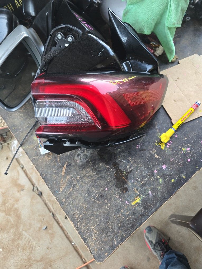2018 2019 2020 2021 FORD Escape  RH PASSENGER TAIL LIGHT OEM