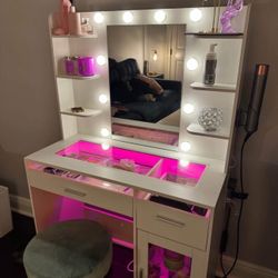 Vanity Desk /  Vanity Mirror