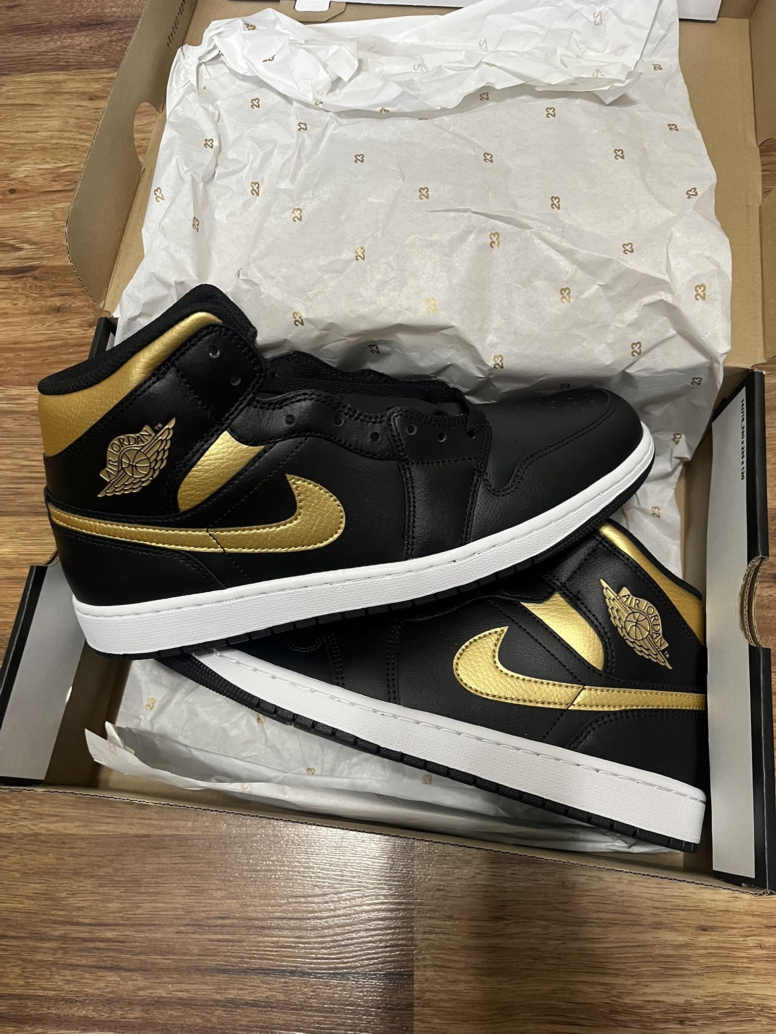 Jordan 1 Mid 
