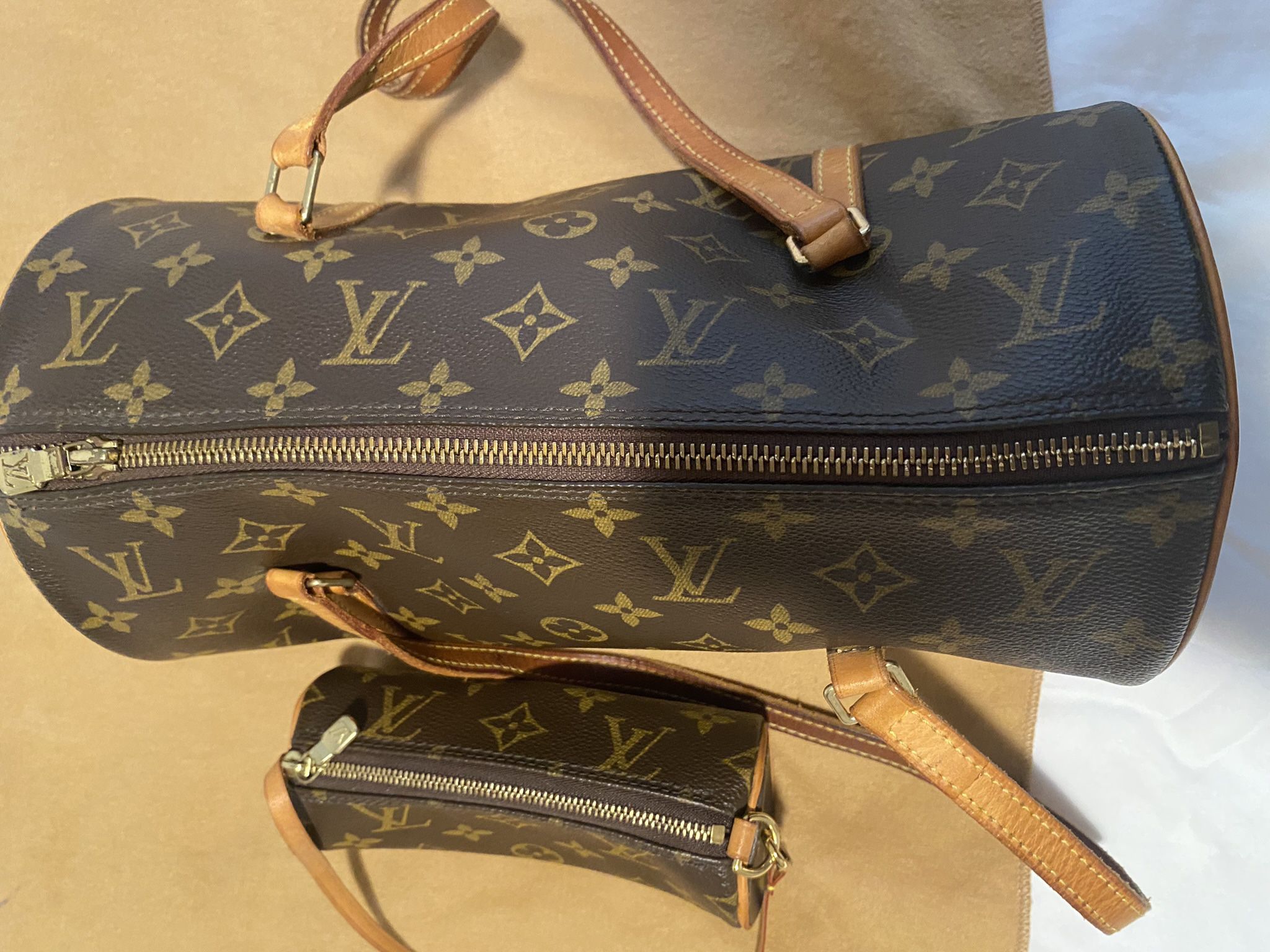 Authentic LV purse. In good condition. Barely used.