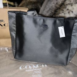 AUTHENTIC COACH TOTE ( New))