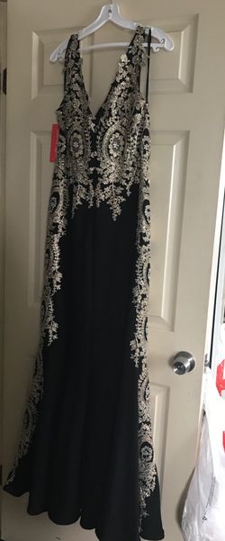 BEAUTIFUL NEW BLACK DRESS